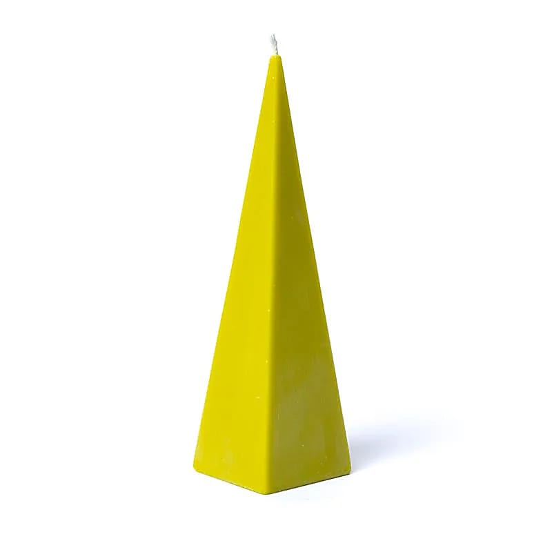 Bougie pyramide blanc cassé inodore -- 21x6 cm