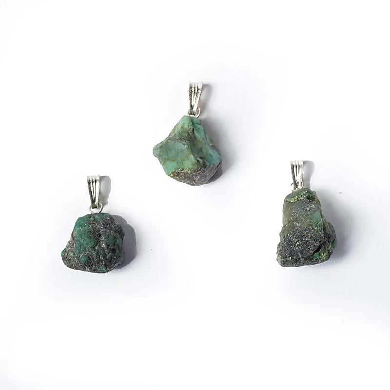 Pendentif émeraude brute