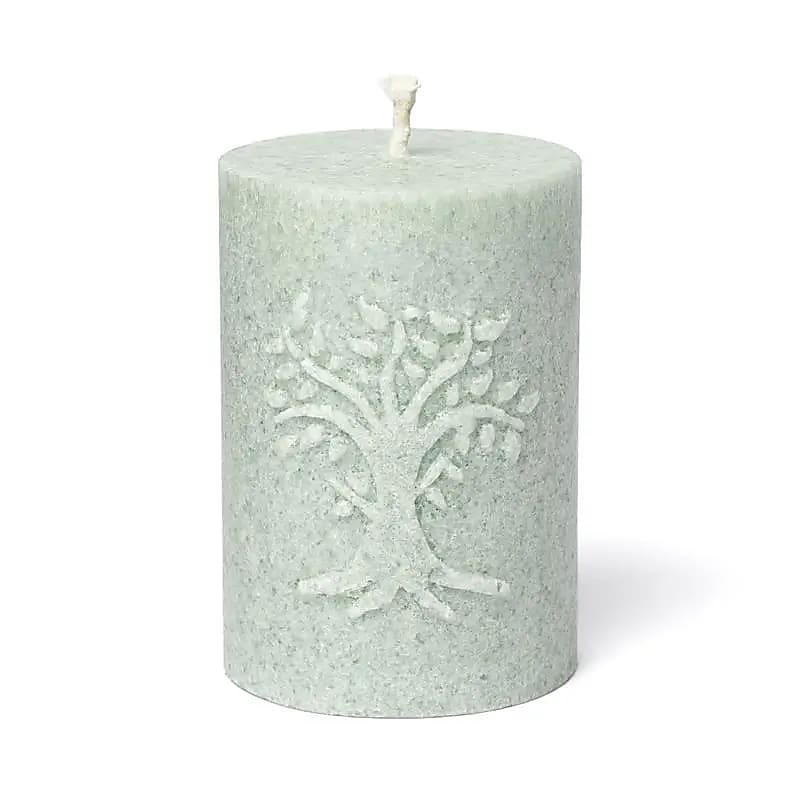 Bougie votive à relief Arbre de Vie stéarine vert sauge -- 8x5.5 cm