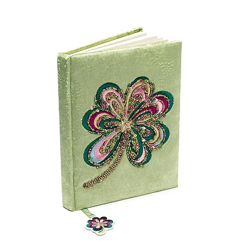 Carnet velours vert avec trèfle à quatre feuilles -- 20x15 cm