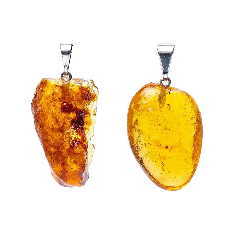 Pendentif en pierre précieuse d'ambre (copal) percé -- ±2,5cm