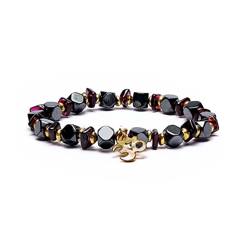 Bracelet Hémétite / Grenat facetté avec Om élastiqué --  0.5 cm; 7 cm