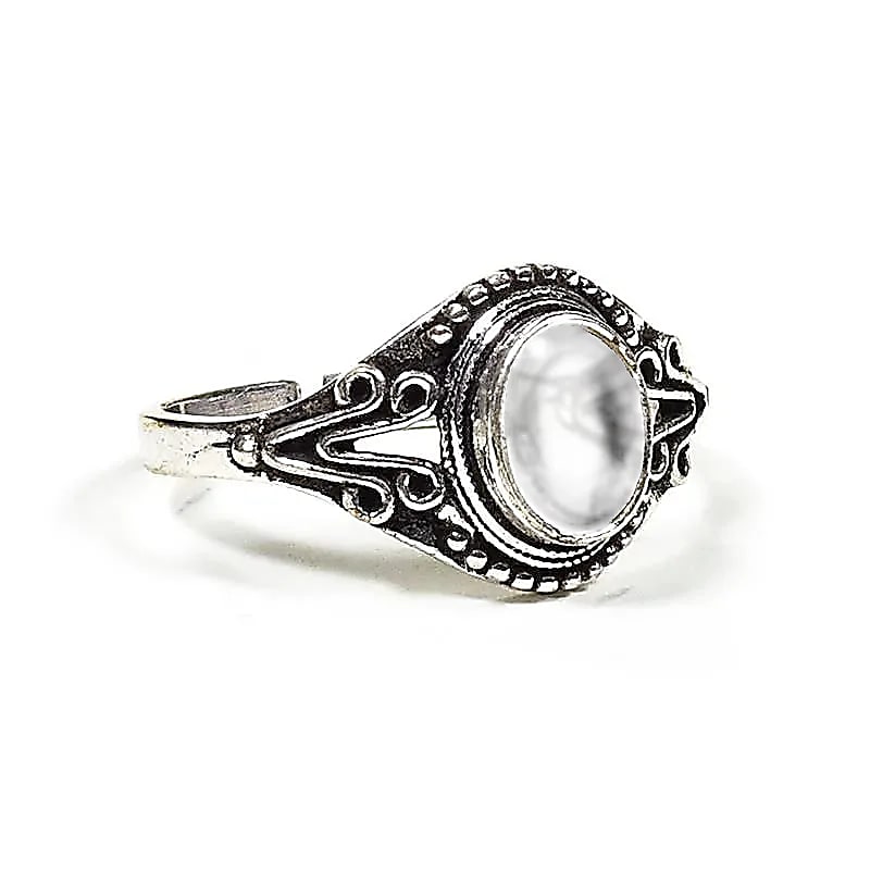Bague avec cristal de roche -- 0.7cm