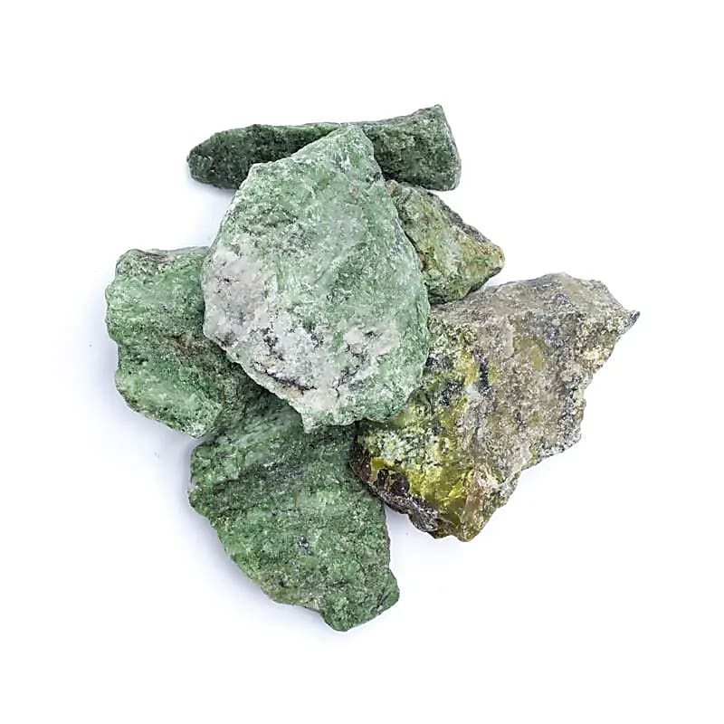 Quartz vert brute avec diopside -- ±3-8 cm; ±1000 g